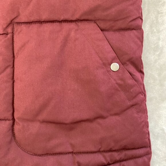 St. John’s Bay Burgundy Puffer Vest Full Zip Pockets NWT Size Medium - Picture 2 of 8
